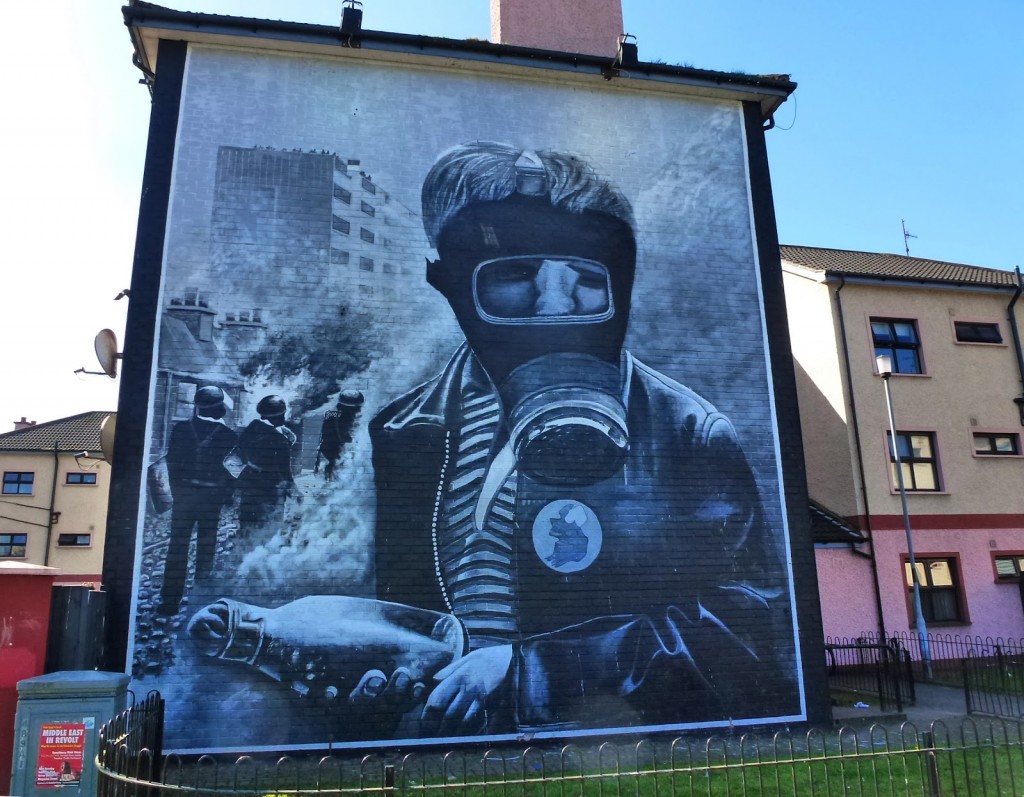 derry+murals,+petrol+bomber